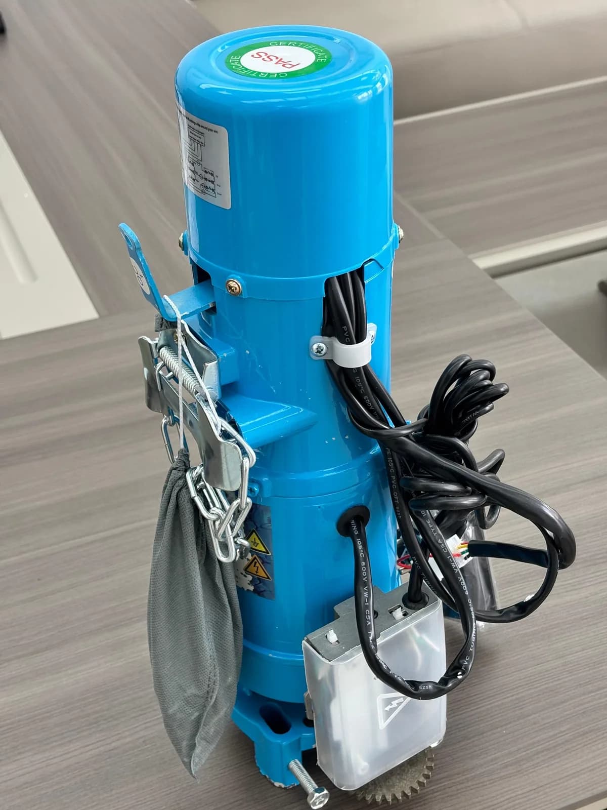Galvanix side-mounted shutter motor with manual chain override