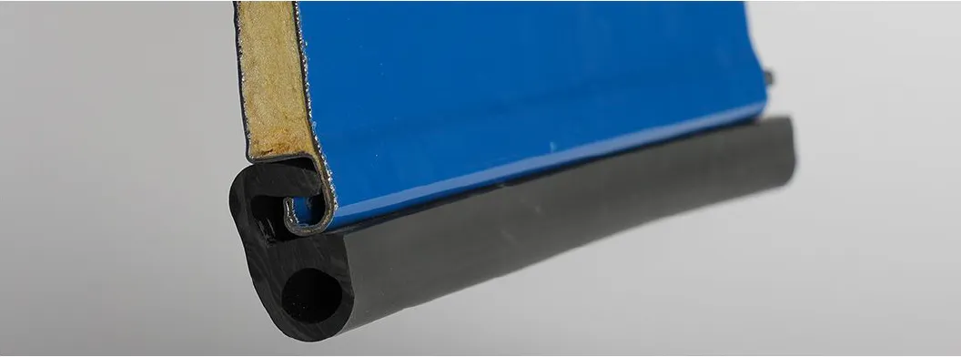 Bottom seal fitted to the base slat